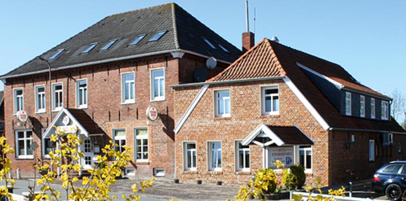 16388 hotel zum großen Krug ostfriesland Ansicht Hotel.jpg