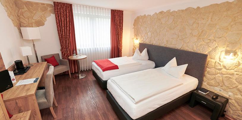 11110 Biker Hotel Krone Franken Ansicht.jpg