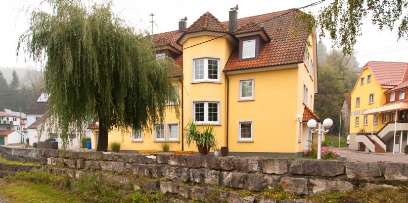 16554 Hotel Krone Ansicht.jpg