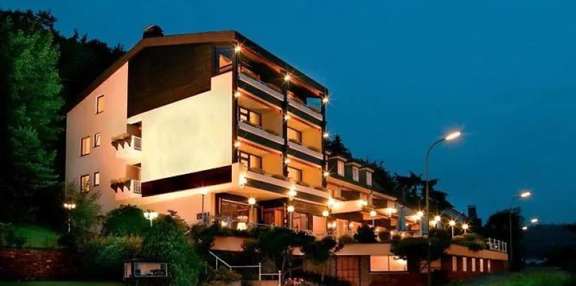 31140 Hotel Hegenbarhts Ansicht.jpeg