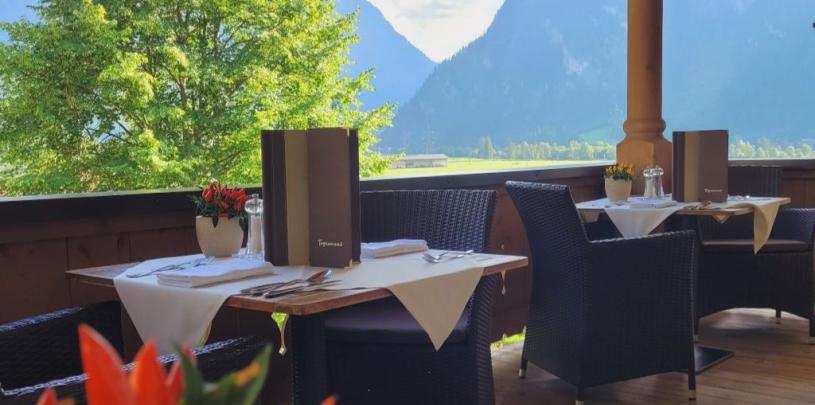 31150 Eckartauerhof Terrasse.jpg