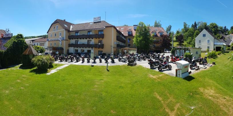 13809 Motorrad Hotel Waldviertler-Hof in Niederösterreich.jpg