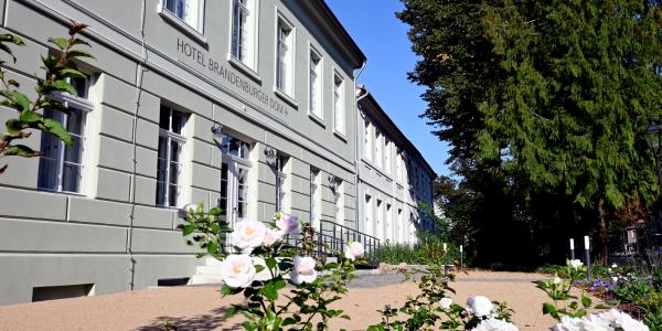 30943 EBA Hotel Brandenburger Dom Eingang.jpg