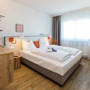 21301 Hotel ihm Inn Wieselburg Niederösterreich Zimmer.jpg