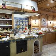 30741 Bike Hotel Sonnenhof Südtirol Frühstück.jpg