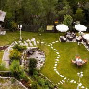 30741 Bike Hotel Sonnenhof Südtirol Garten.jpg
