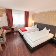 11110 Biker Hotel Krone Franken Ansicht.jpg