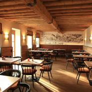 30115 Bike Hotel Donaublick Niederbayern Gastraum.jpg