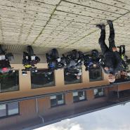 13008 Biker_auf_dem_Parkplatz_01.jpg