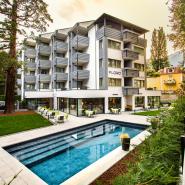 31066 Hauptbild Hotel_Flora_Merano_Aussen_Fassade_Abend_BeatricePilotto_3T1A3491.jpg
