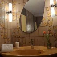 30565 Teutonia Bad and Bath.jpg
