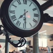 31133 Bahnhofuhr.jpg