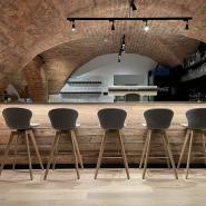 31146 Mariandl am Oberwirt Bar.jpg