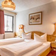 15400 Zur Traube Zimmer.jpg