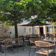 14151 Drei Lilien Biergarten.jpg
